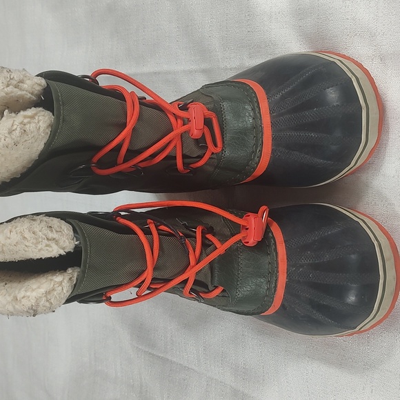 Sorel Waterproof Olive Green Winter Snow Boots Bungee Closure Womens Size 6 - Picture 7 of 7